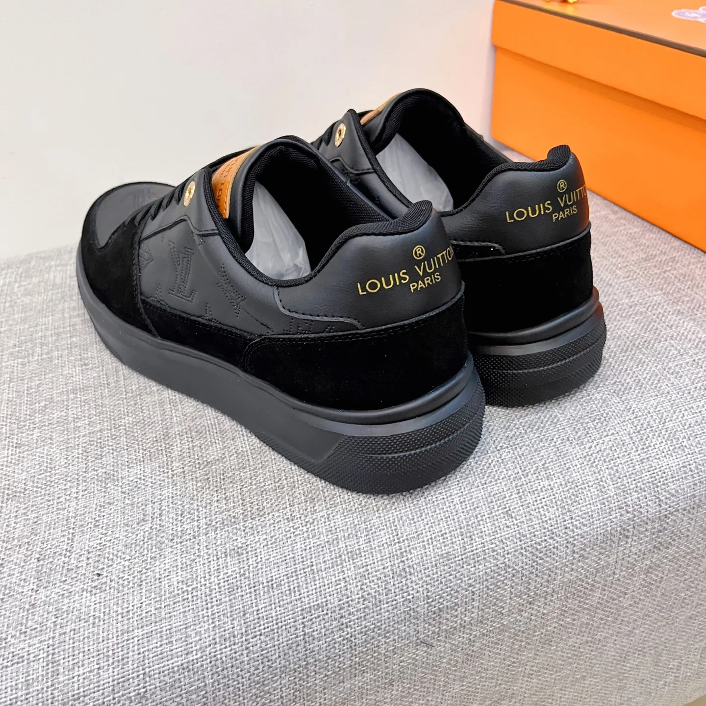 Men's shoes 💰 420💰【LV】🔥Louis Vuitton, high-end men's shoes brand official website 1:1 latest masterpiece: the upper is made of Italian imported first-layer cowhide with a comfortable and breathable lining➕original non-slip and wear-resistant outsole🔥, making walking more convenient and comfortable! An exclusive new model, a stunning work, a beautiful 1:1 replica [color] compared to the official quality! Create a fashionable personality to set off your uniqueness! A must-have for trendy men! Classic 🔥Size: 38-44 Color: 🔥 2⃣️colors available🔥.